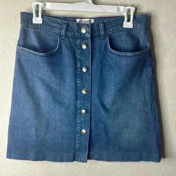 Frame Claire Button Front Denim Mini Skirt Massif Wash
Size 29 - Picture 2 of 5